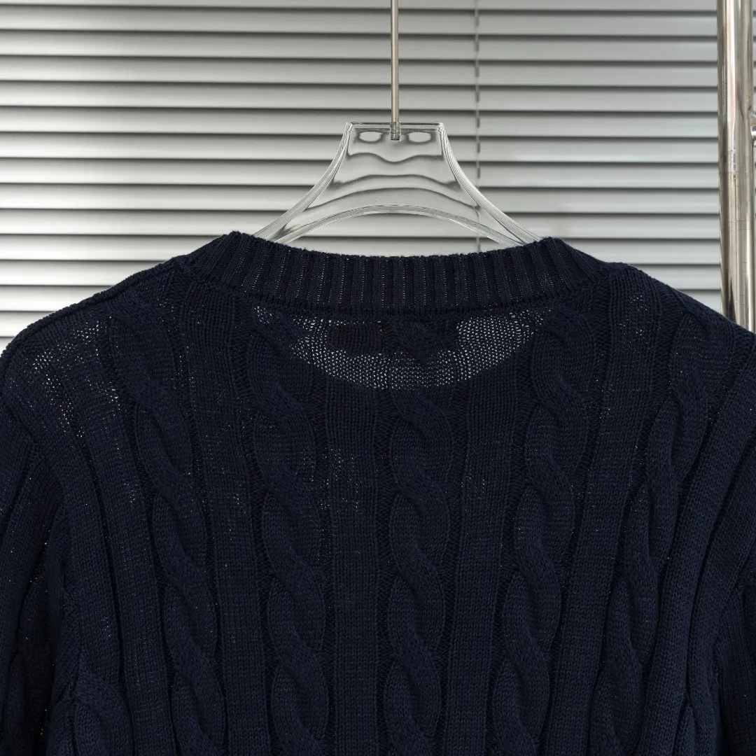P280 top version (different currencies). You can scan the code to enter the official website. Style: Ralph Lauren POLO Ralph Lauren small label embroidered knitted old money style long-sleeved sweater. Color: Picture color. Size: S-XL. Fabric: pure cotton. Accessories: full set of customized accessories. No gender distinction. Same style for men and women.